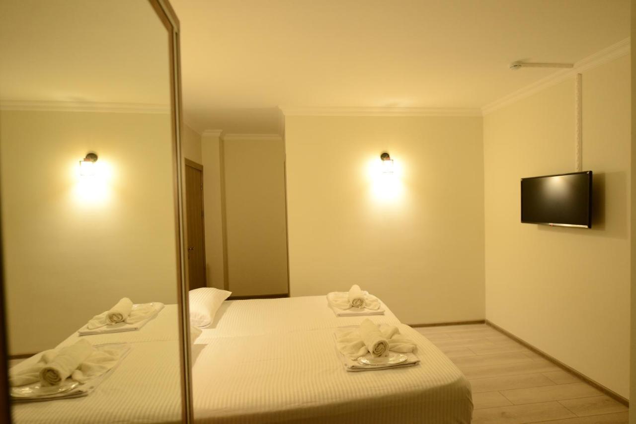 Hotel Dolphin Batumi Exterior photo